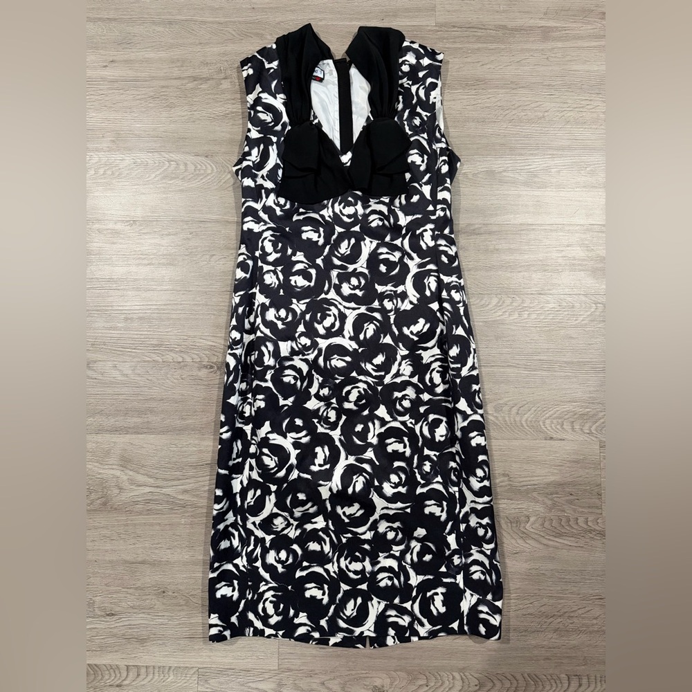 Moschino Silk Black and White Floral Sleeveless Dress
